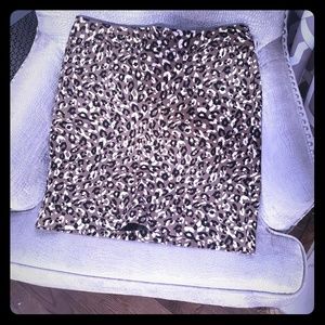 Stylish and hip leopard skirt in taupe